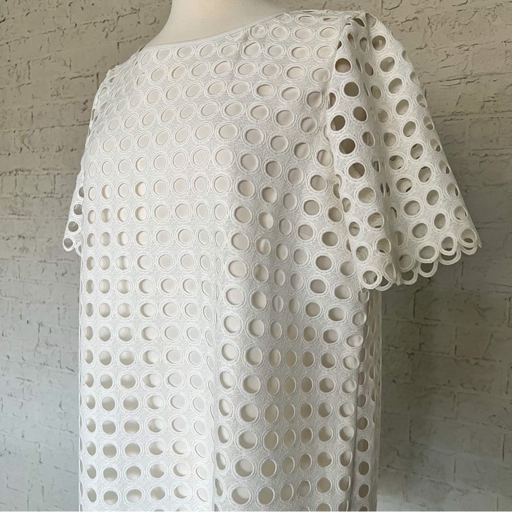 Tahari White Circle Eyelet Lace Overlay Short Sleeve Shift Dress - Size 14
